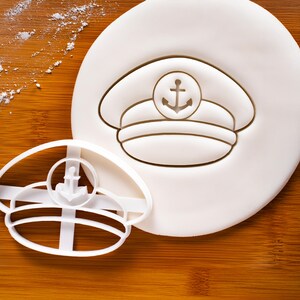 "Kapitänshut-Plätzchenausstecher - Maritime Form für Kreuzfahrt, Marinehochzeit & Babyparty-Backen."