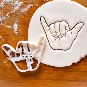 Shaka Sign cookie cutter | Bakerlogy biscuit cutters hand gesture index fingers thumb hang loose Hawaii surf culture Hawaiian surfer