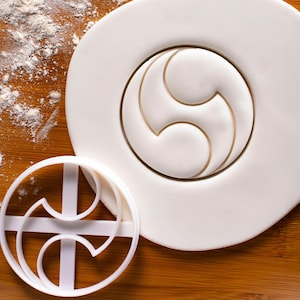 Futatsudomoe Cookie Cutter: Japanese Shinto Tomoe Symbol Design