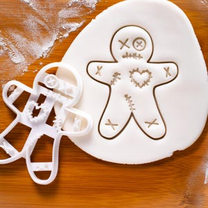 Voodoo-Puppen-Lebkuchenmann-Ausstechform – Hexerei, Magie & gruseliges Backen