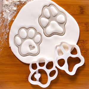 paw prints cookie cutters | biscuit cutter | heart realistic paws print dog lover gifts dogs cat snacks foot prints feet footprint pup puppy