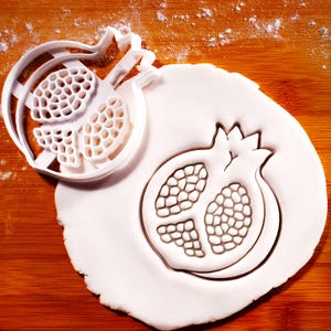 Cortador de Biscoitos em Formato de Romã – Fruta Simbólica para Bolos Festivos e com Temas Mitológicos