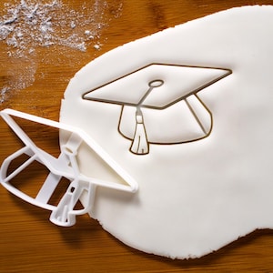 Graduate Cap Cookie Cutter: Graduation Hat Design for Party & Celebration Baking