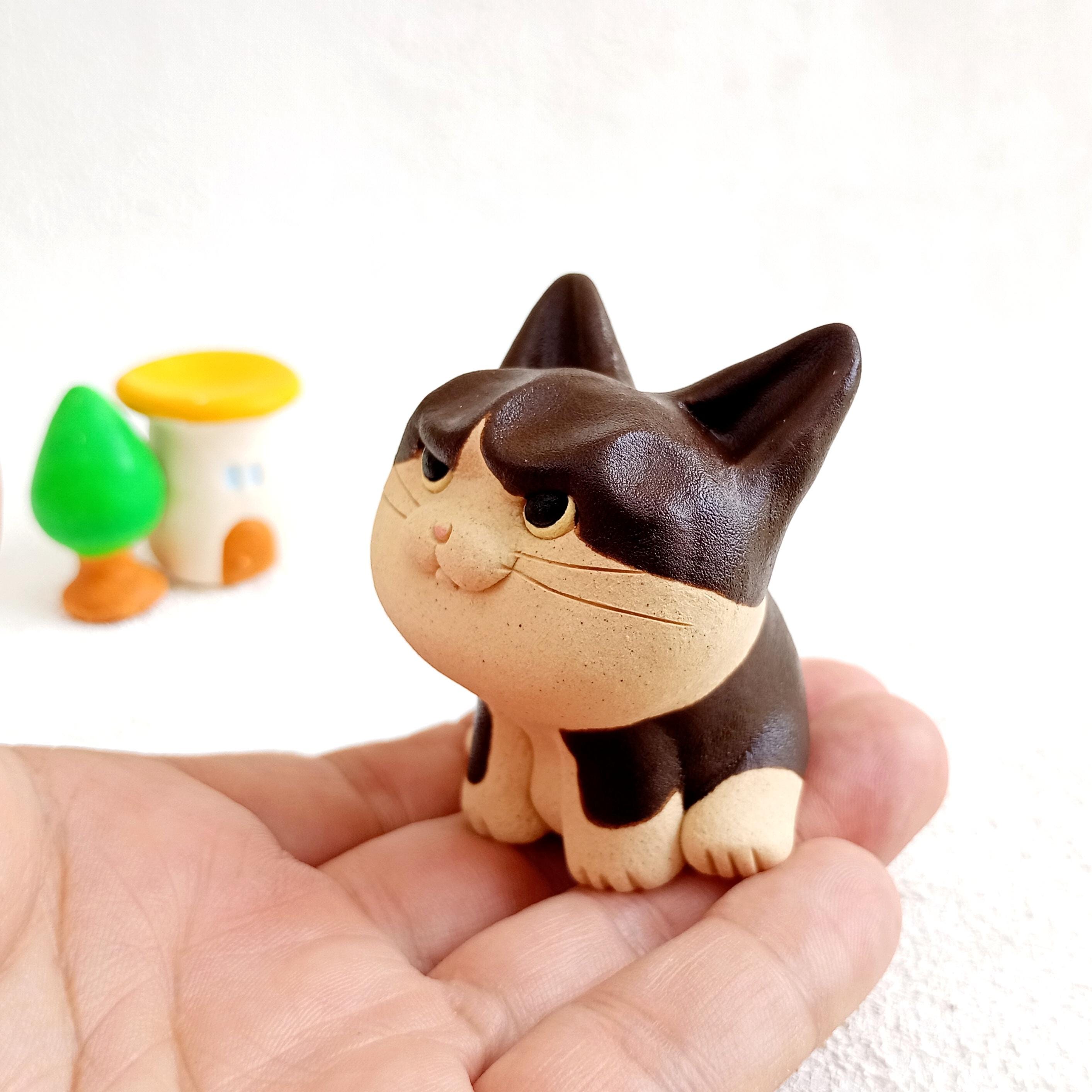 猫の陶器フィギュア 2個セット 猫のフィギュア 2体セット 陶器製 - メルカリ