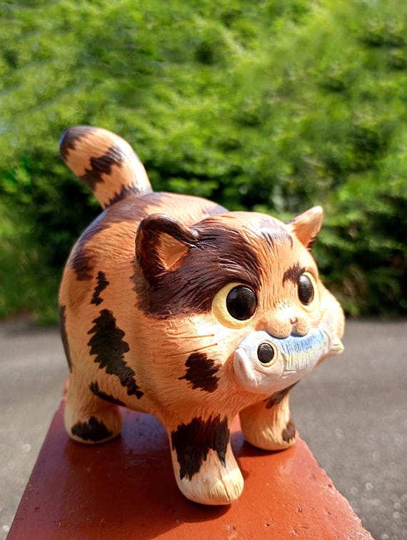 手作り陶器の猫の置物：口の中に魚、日本の陶器 - Etsy 日本