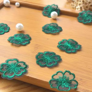 50 piezas de apliques de encaje floral verde oscuro/rosa morado, parches de bordado de organza Q0119, gasa de tul, vestido de novia, velo de novia de encaje de boda