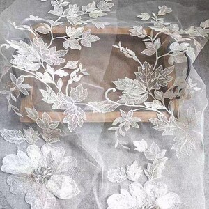 アイボリーチュール シャンパン＆シルバー糸 花柄レースアップリケ ペア刺繍 ボディスパッチ ガーゼ ブライダルガウン ウェディングレース ブライダルベール A344