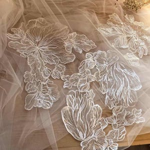 One set Ivory Lace Applique With paillettes Sequins Embroidery Patches Trim Collar Bridal Gown Wedding Bodice Bridal Veil Accessories X0352