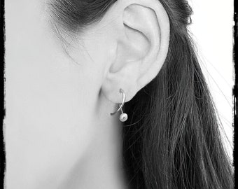 Fines boucles d'oreilles en Argent massif et perles de culture - originales et design