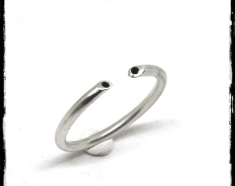 Minimalist design ring - Opened in 925 sterling silver and black enamel