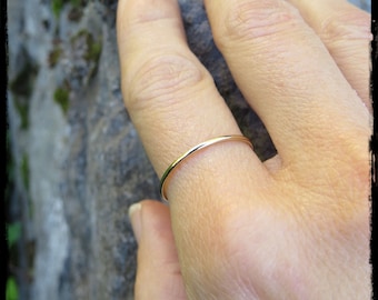Simple and minimalist ring in 18k Gold - Contemporary engagement ring - Designer jewelry - Simple gold ring