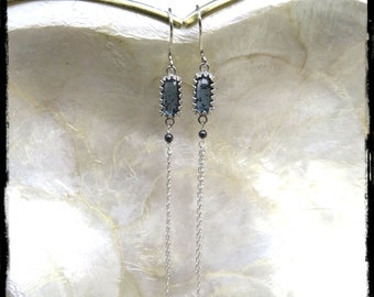 Long retro earrings in 925 solid silver and gray blue Kyanite - Fine and elegant - Contemporary designer jewelry
