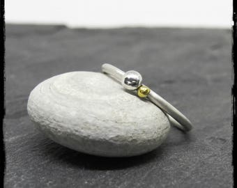 Simple and minimalist design simple silver ring with gold and silver balls