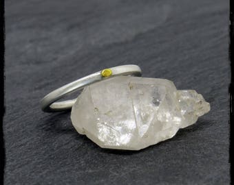 Bague épurée en argent massif et or natif -Bague de fiançailles design et contemporaine- Bijoux de créateur- Anneau simple en argent et or