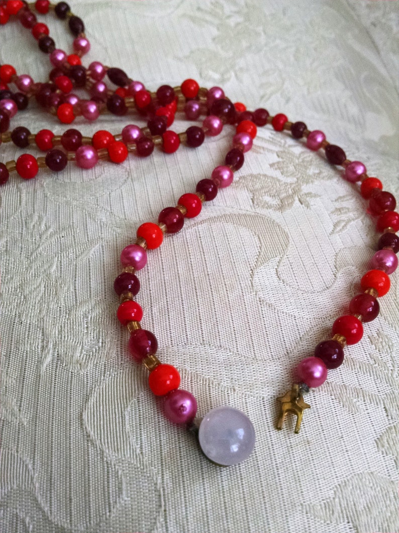 Long beaded necklace, opaque reds, pinks, rose and browns, stunning, 1940's image 3