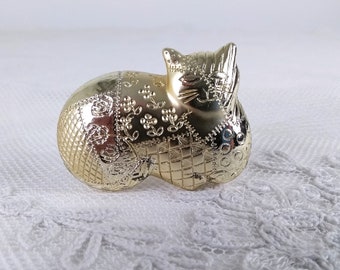 Quilted Calico Cat Pin, Vintage AJC, American Jewelry Chain Co (USA) gold cat brooch, floral patchwork seated cat pin, gift for cat lovers!