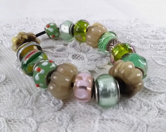 Green and Sterling Silver 925 European style large handmade beaded  bracelet, vintage lampwork bracelet with clasp, 16 large hole beads