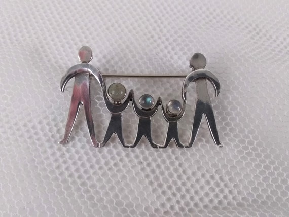 Lovely family of 5 pin with mid century modern st… - image 6