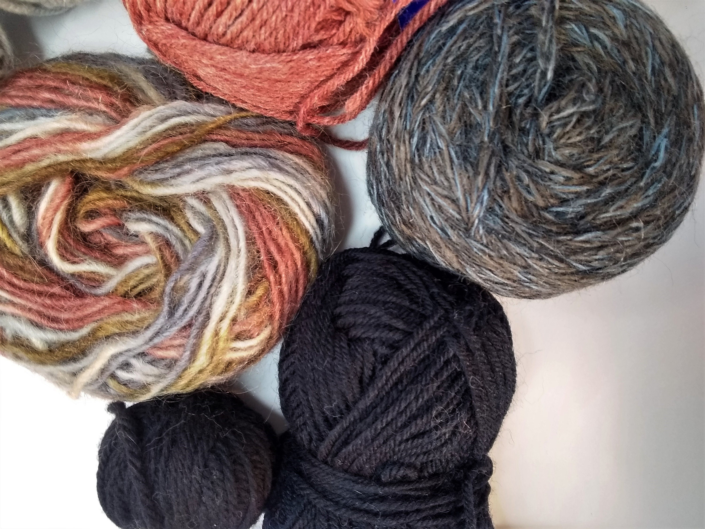 Mamá es Yarn Destash Todo hilo en la foto Brunswick Yarns Etsy