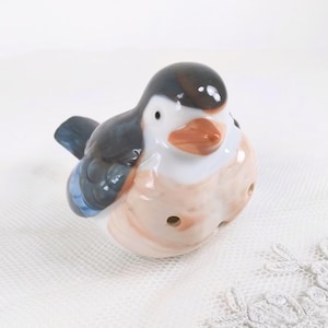 Bolsita de porcelana Takahashi Blue Bird: adorno vintage de pomander japonés