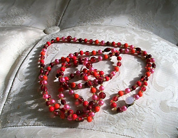 Long beaded necklace, opaque reds, pinks, rose an… - image 2