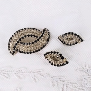 Vintage oval black and clear rhinestone set, pin, brooch and clip-on earrings, 1950s stunning!