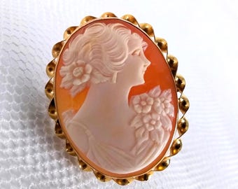 Broche colgante con camafeo vintage de oro de 10 quilates: camafeo de una dama con flores engastado en bisel de la década de 1940