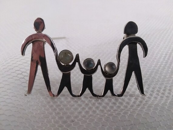 Lovely family of 5 pin with mid century modern st… - image 3