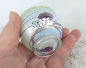 Bol Kosta Boda miniature en verre par Bertil Vallien - Bol irisé soufflé à la main, Collection Galaxy 58214