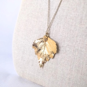 Collar de hoja de oro, ¡hecho de una hoja auténtica! Colgante vintage de hoja maciza con cadena extra larga.