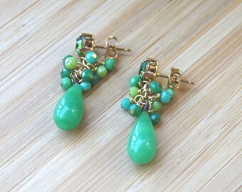 Dangling earrings, gold, adorned with glass paste drops and green Austrian crystal, Grappa earrings.