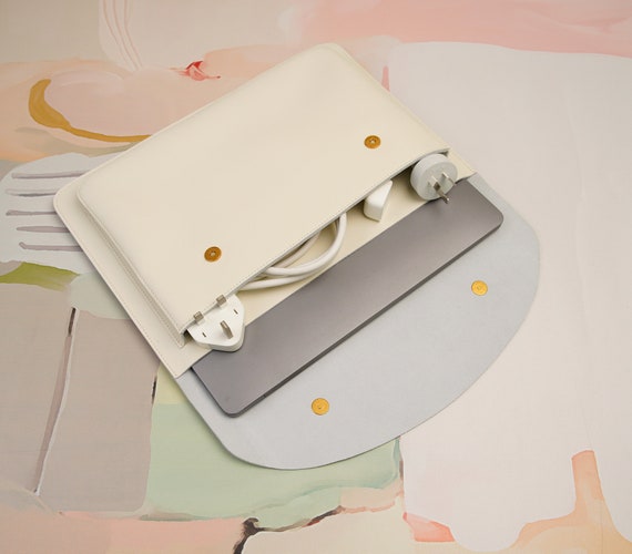 Name Egraving Leather Macbook Air 15 13 M2 Sleeve Macbook Pro 13 M2 Laptop Cases with Charger Pouch White Color-ZS03