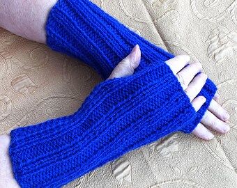 Ladies half finger/fingerless gloves