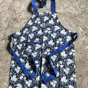 Hand Made Vintage Style / Granny Style Cotton Full Apron  With One Pocket