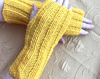 Ladies half finger/fingerless gloves