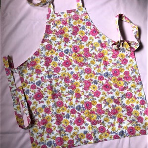 Hand Made Vintage Style / Granny Style Cotton Full Apron  With One Pocket