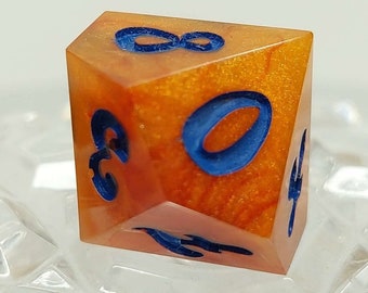 Single D10 orange with blue numbers