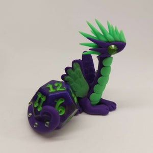 Lila und grüner W12 Wächterdrache