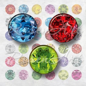 Puede incluir: Tres piedras preciosas grandes y facetadas en azul, rojo y verde. Las piedras preciosas son redondas y tienen una superficie brillante y reflectante.