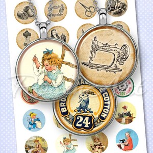 Puede incluir: Un conjunto de 16 cabochones redondos de vidrio de estilo vintage con engastes plateados. Los cabochones presentan imágenes de máquinas de coser, carretes de hilo, una niña cosiendo y otras imágenes relacionadas con la costura. Los cabochons son perfectos para la elaboración de joyas, scrapbooking u otros proyectos de bricolaje.