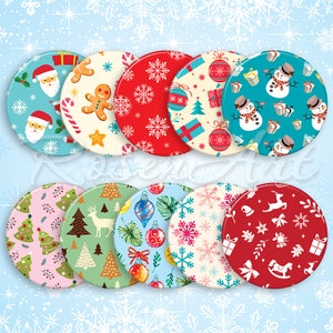 Könnte beinhalten: Zehn runde Weihnachts-Untersetzer aus Papier mit verschiedenen Designs. Die Designs beinhalten Weihnachtsmann, Lebkuchenmänner, Schneeflocken, Weihnachtskugeln, Weihnachtsbäume, Rentiere und Schneemänner. Die Untersetzer sind alle weiß mit bunten Designs.