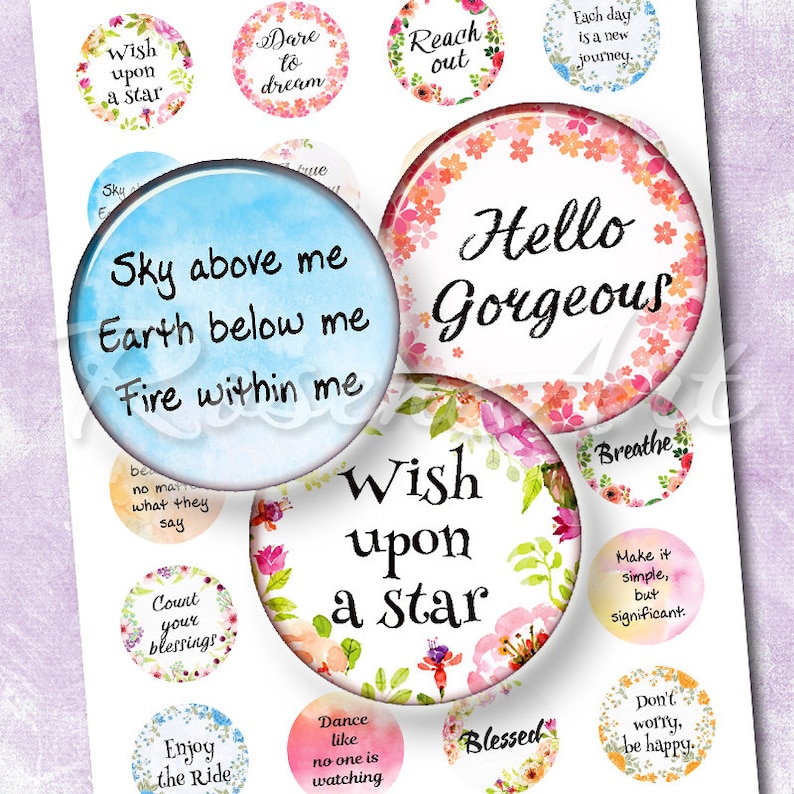 Op de afbeelding: Een set van 12 ronde, met bloemen geprinte stickers met inspirerende citaten. De citaten zijn: "Wish upon a star", "Dare to dream", "Reach out", "Sky above me, Earth below me, Fire within me", "Hello Gorgeous", "Breathe", "Make it simple, but significant", "Count your blessings", "Enjoy the Ride", "Dance like no one is watching", "Blessed", and "Don't worry, be happy".