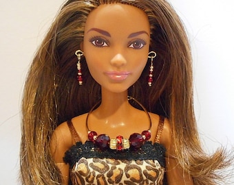Ensemble collier et boucles d'oreilles en or avec bijou rouge pour Barbie