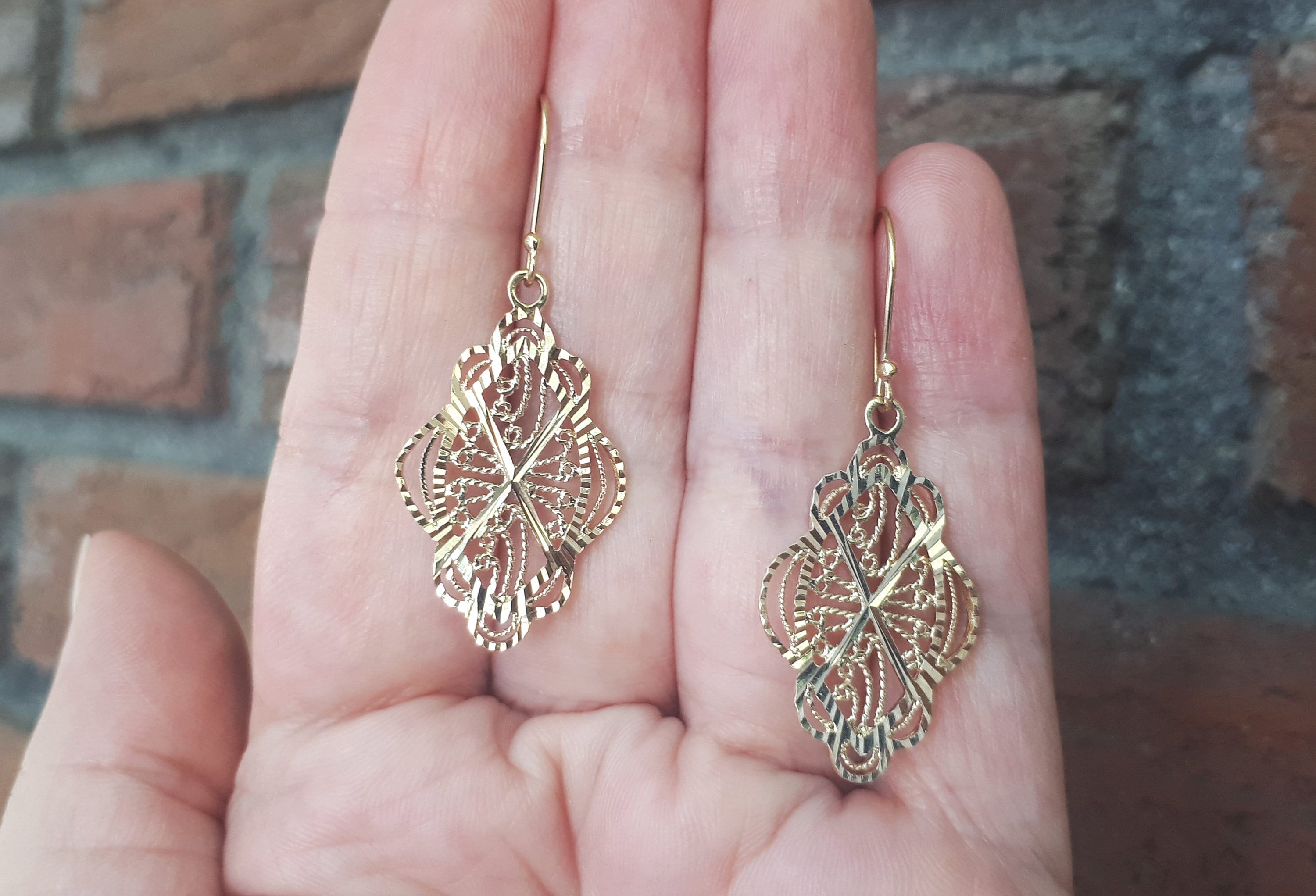 Vintage Filigree Vermeil Gold Over Sterling Silver Pierced Drop Earrings .99 Grams 1-3/16 Overall Length 7/8 Drop 3/4 Wide Light