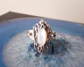 Vintage White Mother of Pearl Sterling Silver Ring, MOP, Size 6 RG5