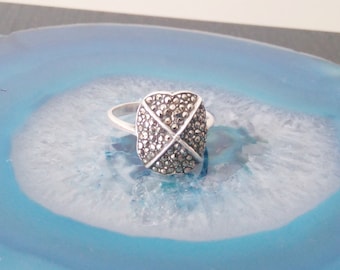 Anillo de Marcasita Vintage Plata de Ley Talla 7 1/2 Modernista