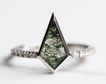 Kite moss agate engagement ring, Mossy kite and diamond engagement ring, Geometric engagement ring for modern wedding