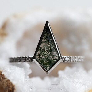 Kite moss agate engagement ring, Mossy kite and diamond engagement ring, Geometric engagement ring for modern wedding image 4