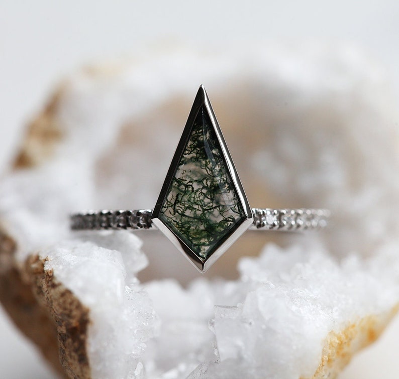Kite moss agate engagement ring, Mossy kite and diamond engagement ring, Geometric engagement ring for modern wedding image 4