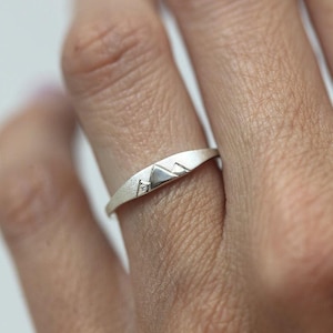 Bergring • Einzigartiger Ehering • Diamant Akzent • 14k/18k Gold oder Platin • Alternativer Verlobungsring • Geschenk für Sie & Ihn